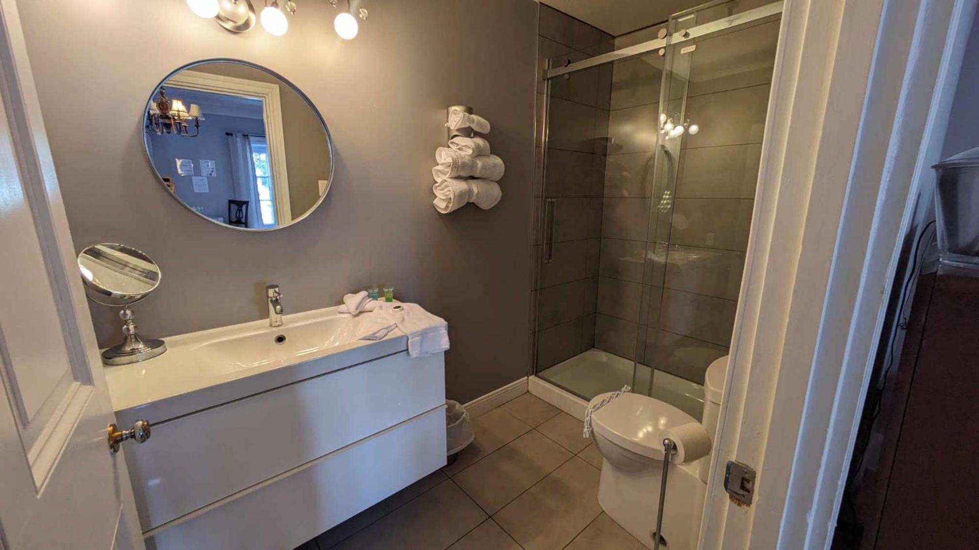 Hotel La Maison Rousseau Montmagny Pokoj fotografie